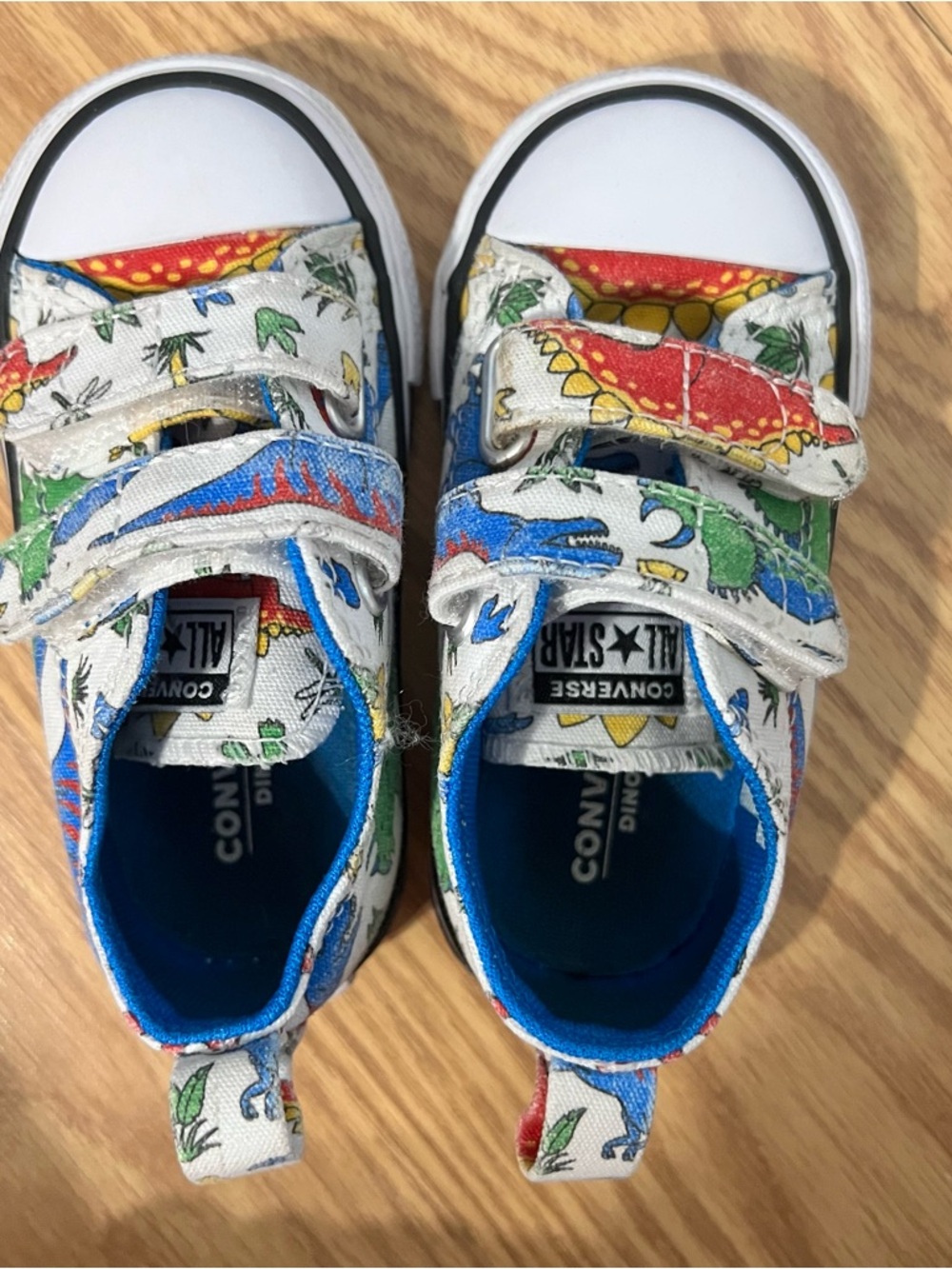 Converse Kids White Canvas Sneakers with Dinosaur Print size 5 toddler - Picture 4 of 11